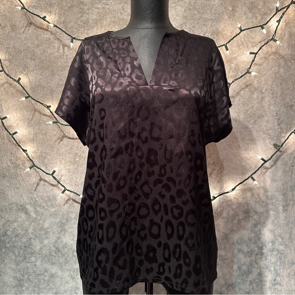 🪩Black Leopard Print Women's v-neck Top